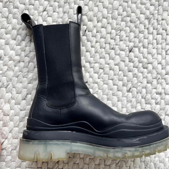 Bottega Veneta Black Chelsea Boots - Picture 3 of 5